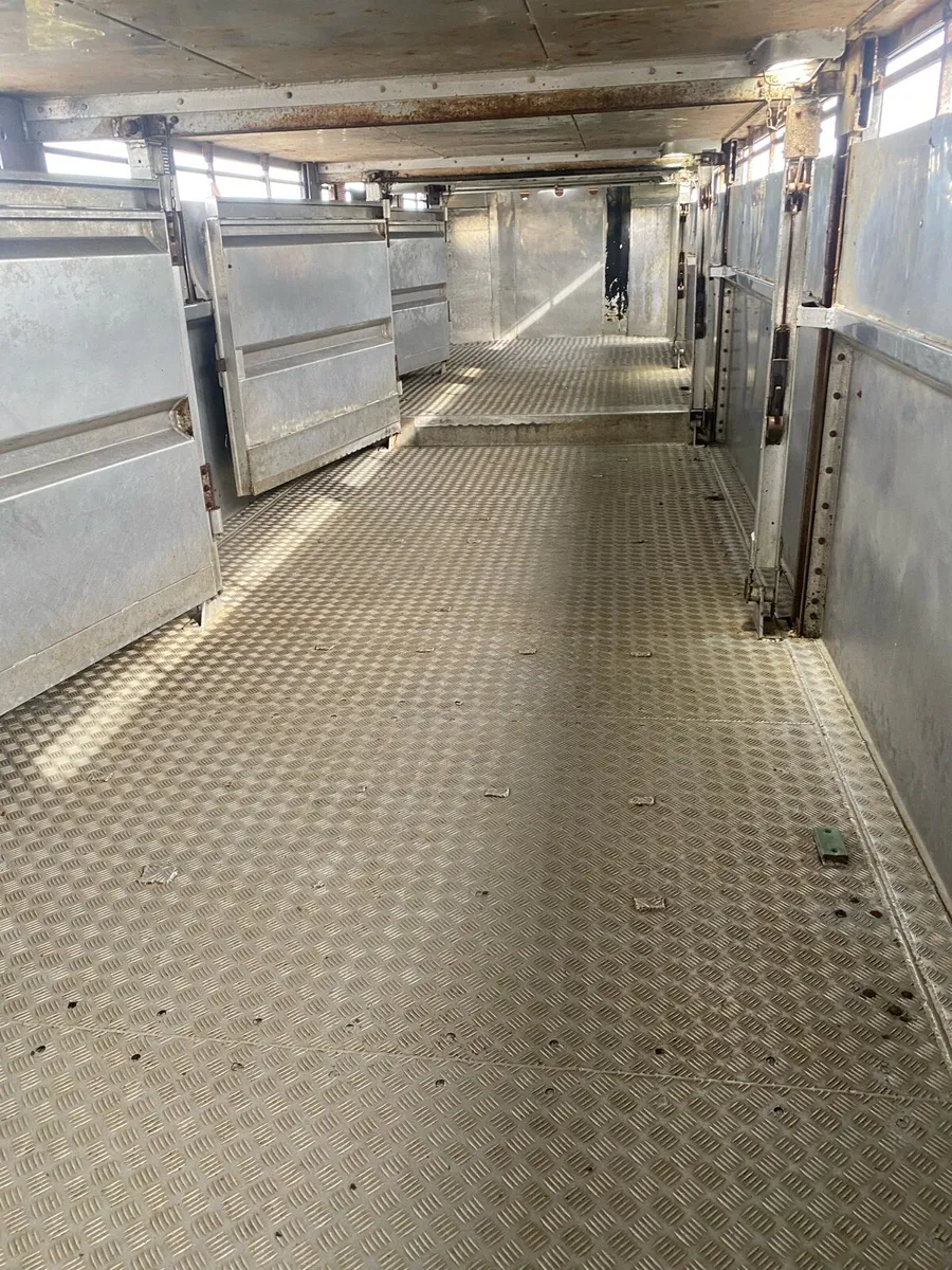 Cattle and sheep trailer - Image 4