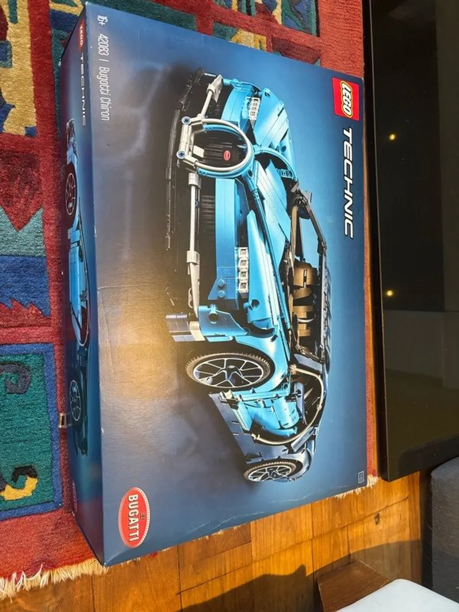 LEGO Technic Bugatti Chiron 42083 - Image 2