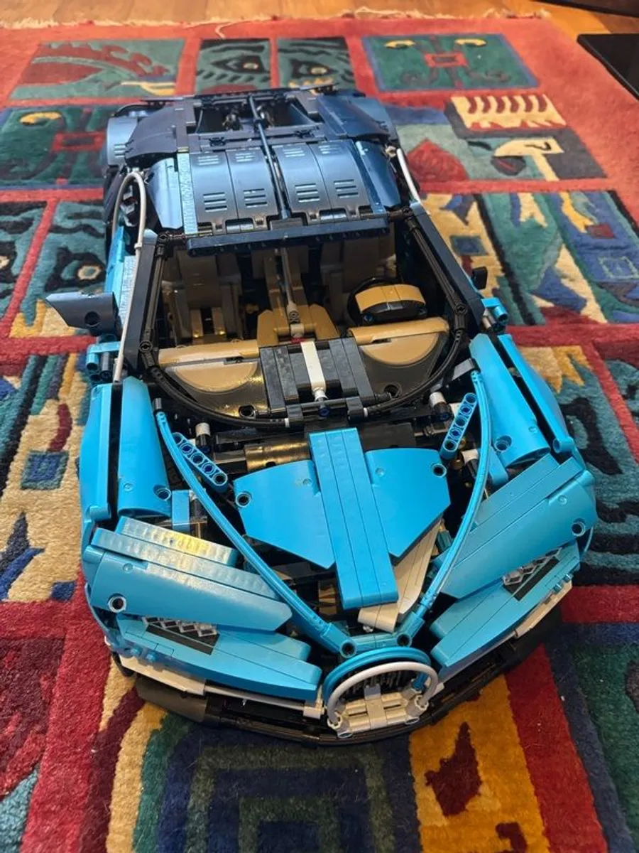 LEGO Technic Bugatti Chiron 42083 - Image 4