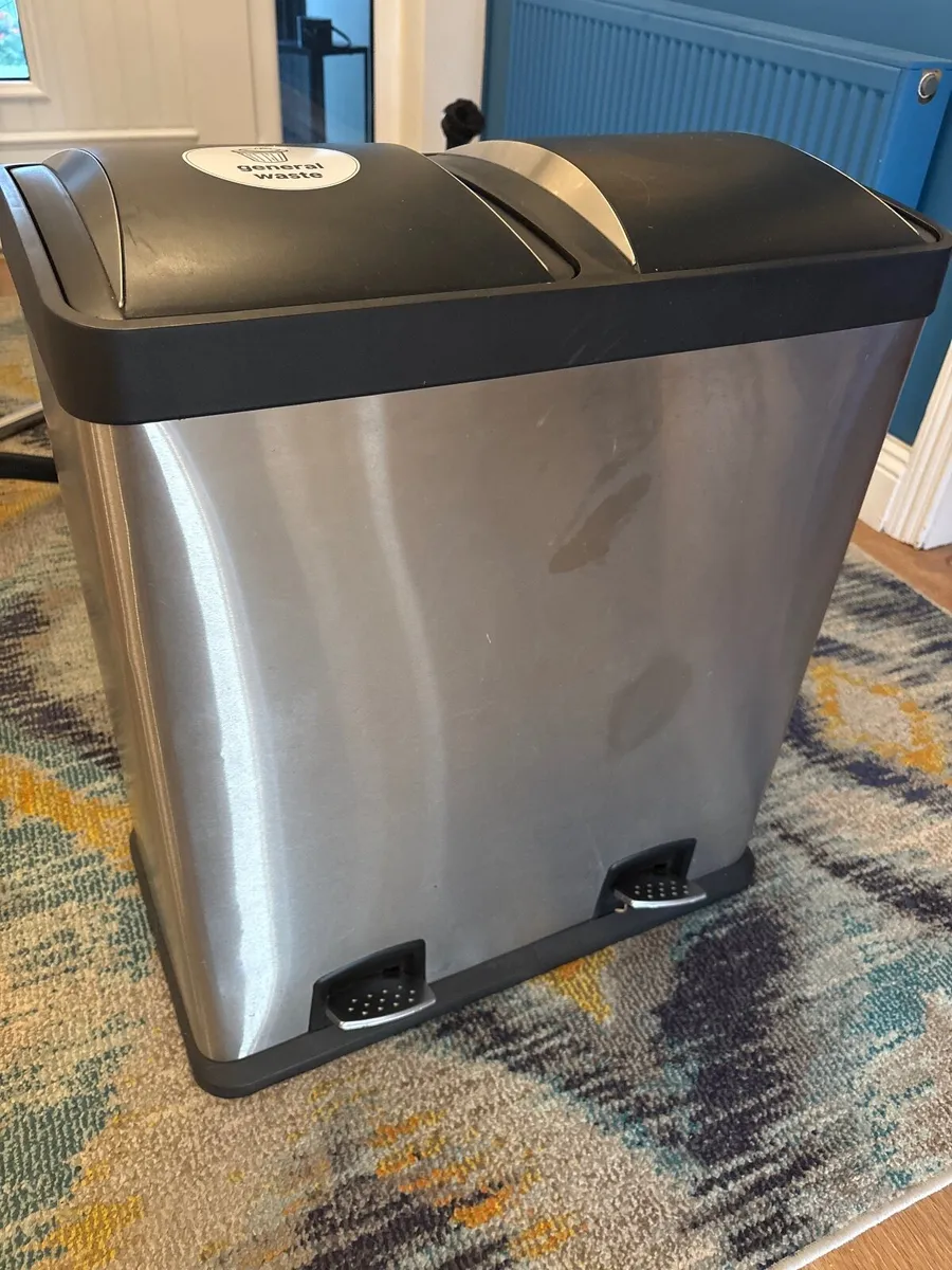 Kitchen dual pedal  bin