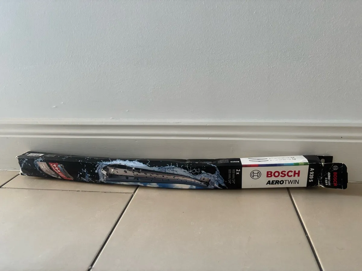Bosch Aerotwin Flat Windshield Wipers - Good Cond - Image 1
