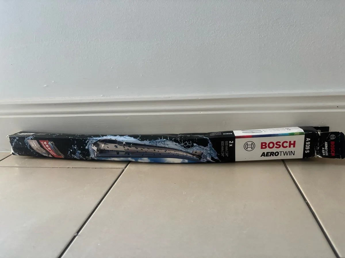 Bosch Aerotwin Flat Windshield Wipers - Good Cond - Image 2