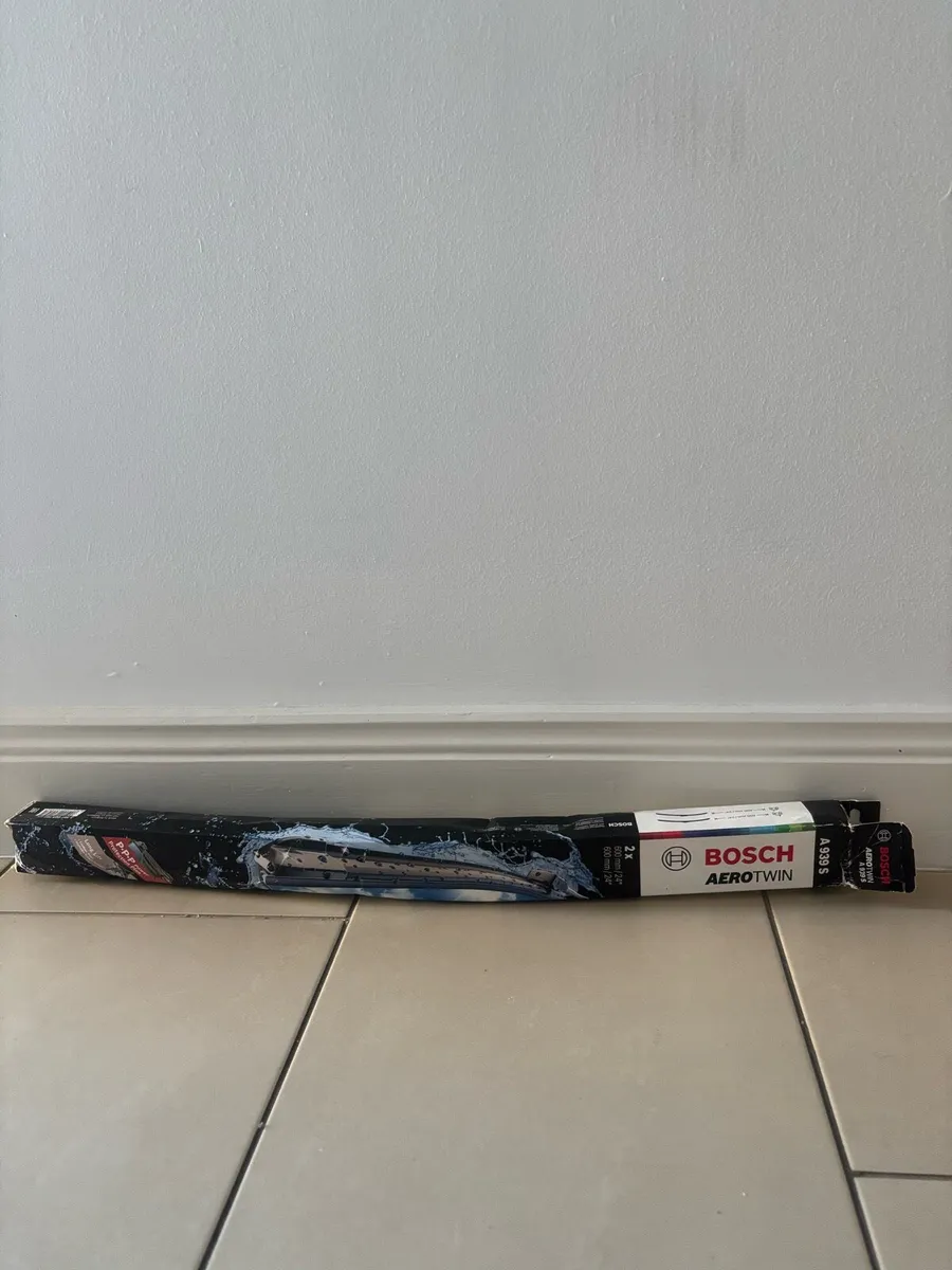 Bosch Aerotwin Flat Windshield Wipers - Good Cond - Image 3