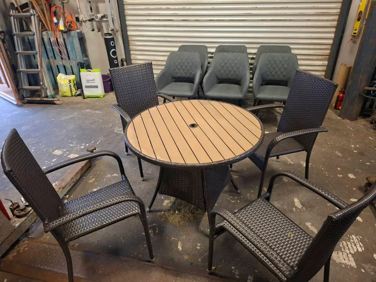 Patio Table and chairs - Image 2