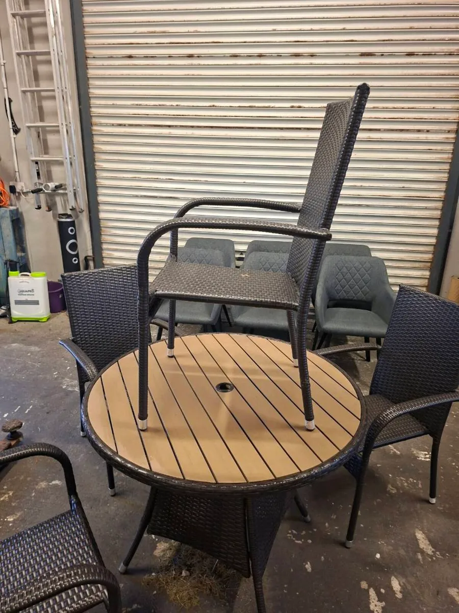 Patio Table and chairs - Image 3