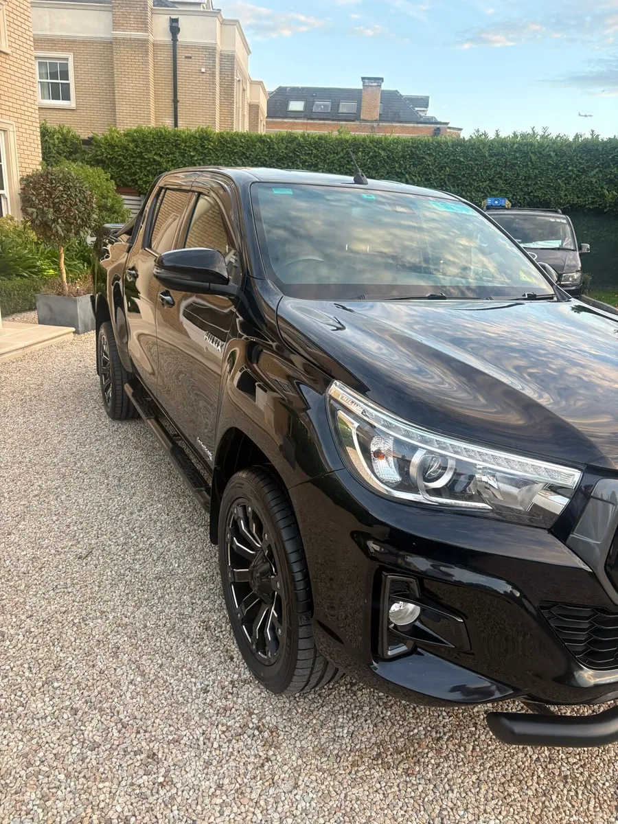 Car - Image 2