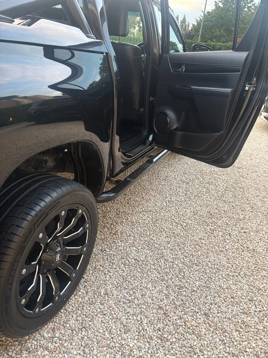Car - Image 4