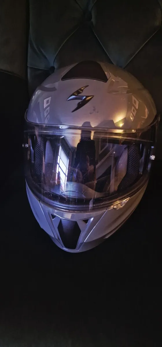 Scorpion Motorbike Helmet - Image 3
