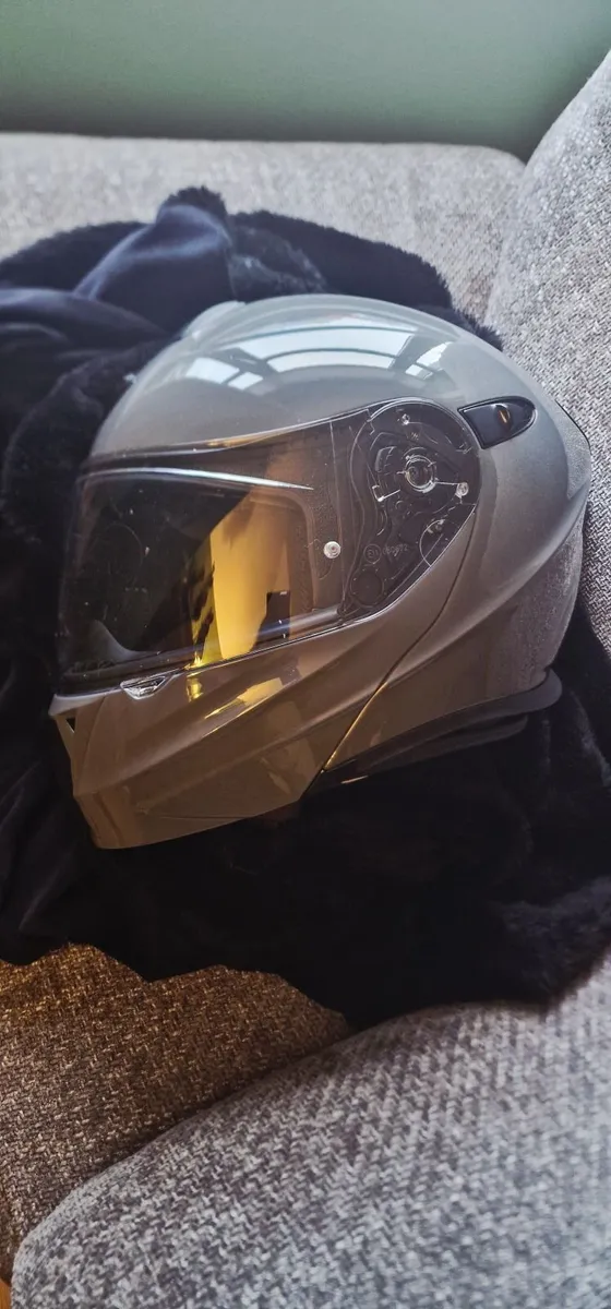 Scorpion Motorbike Helmet - Image 1