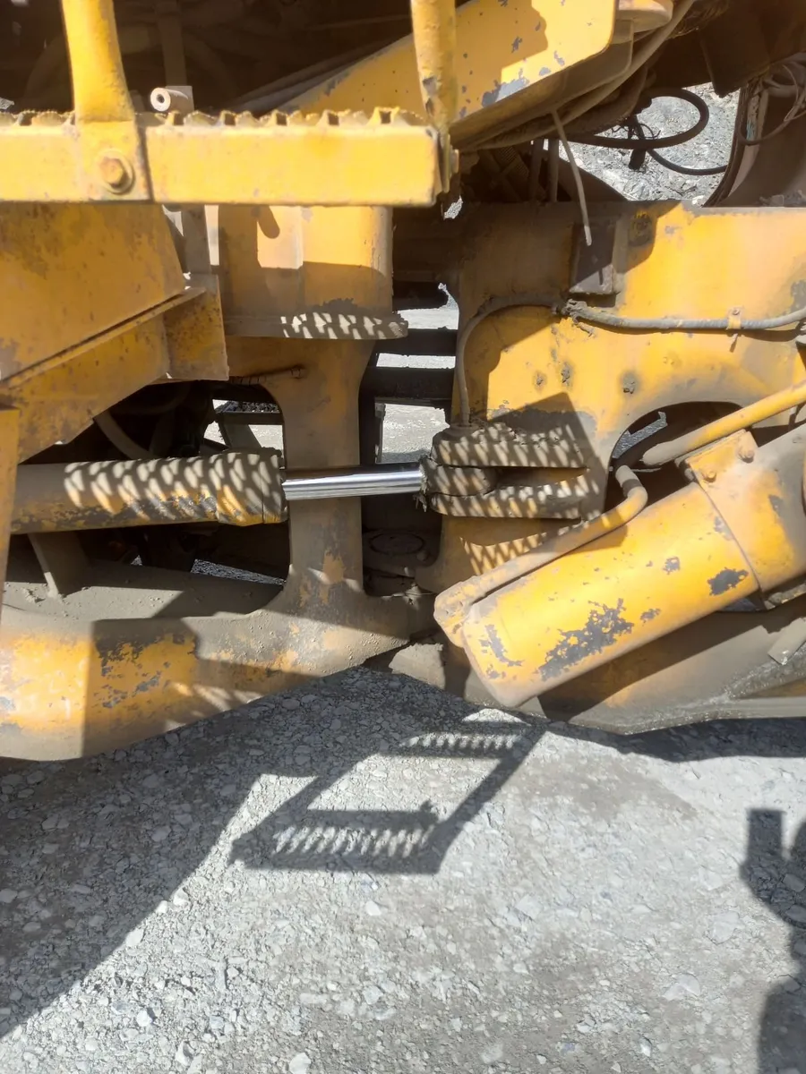 Loading shovel - Image 4