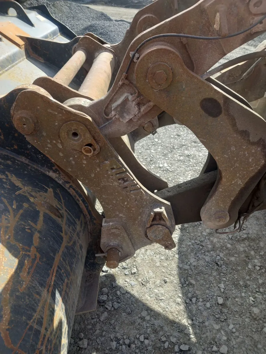 Loading shovel - Image 2