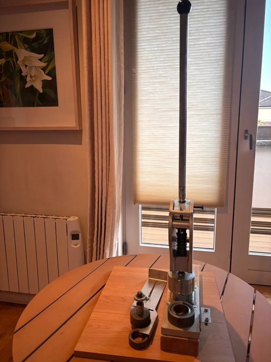 Heavy duty Punch Press for eyelet curtains - Image 2