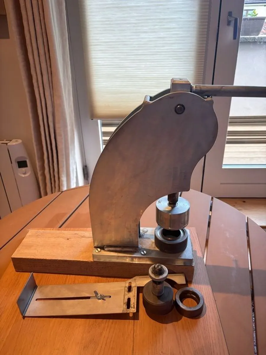 Heavy duty Punch Press for eyelet curtains - Image 4