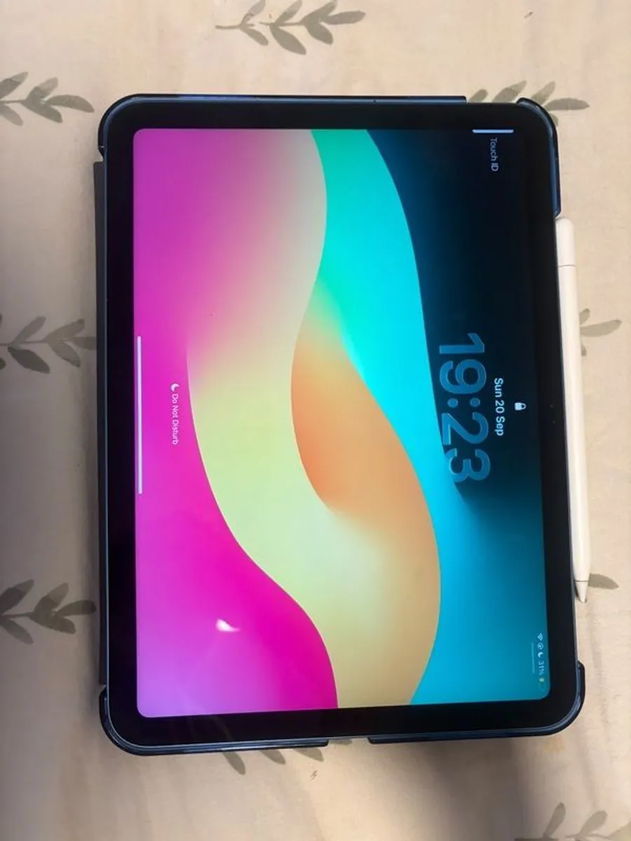 Apple Ipad and Pen - Image 1