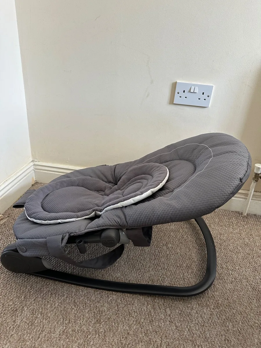Chicco Hoopla Baby Bouncer / Rocker – Grey - Image 1