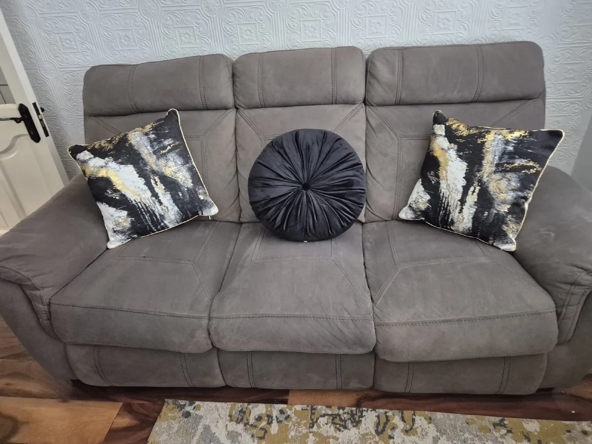 Couch - Image 2