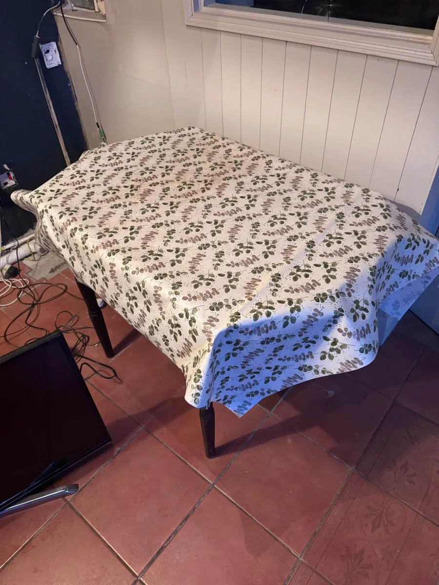 Breakfast table - Image 3