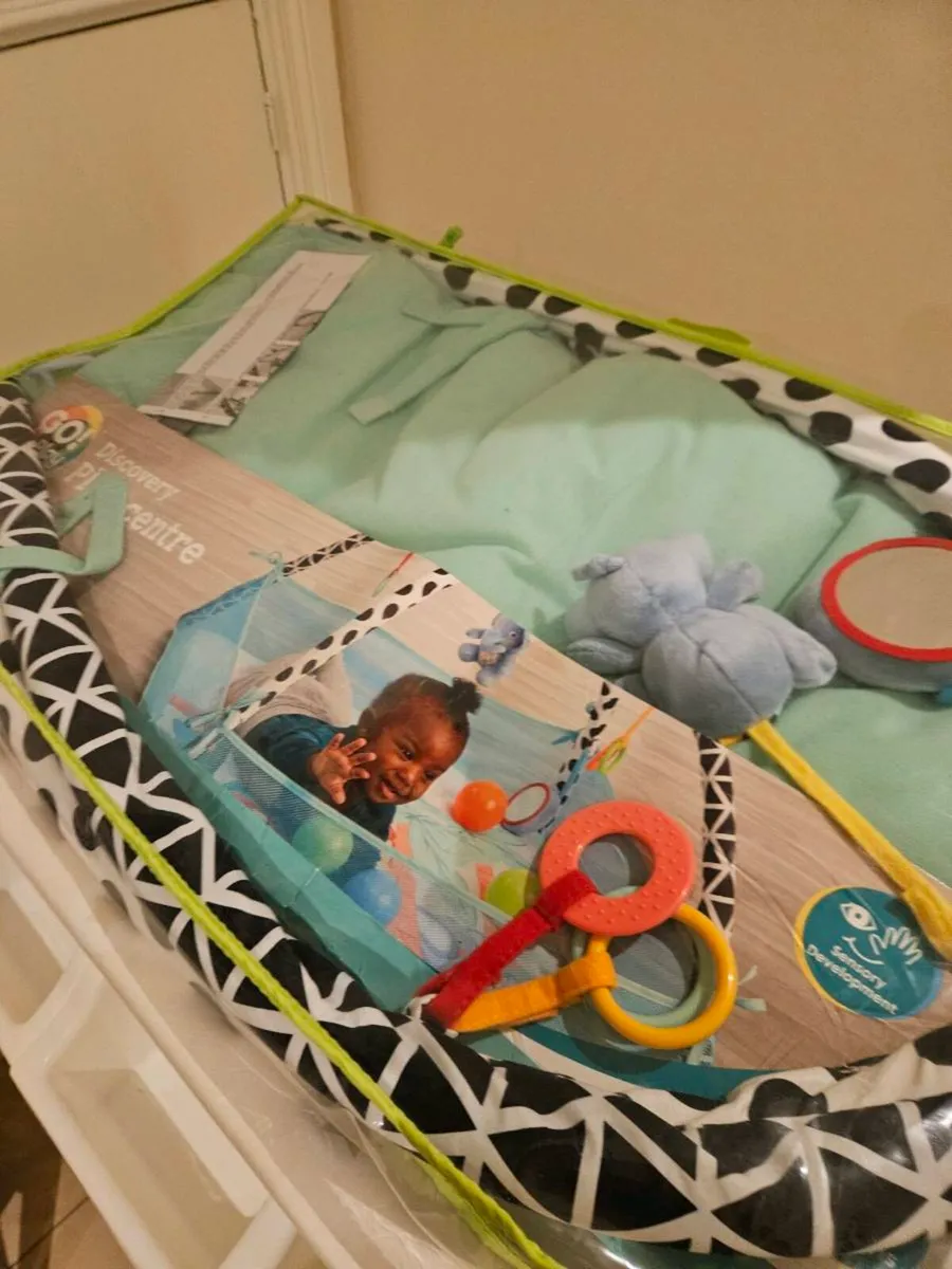 Baby changing table and activity mat - Image 4