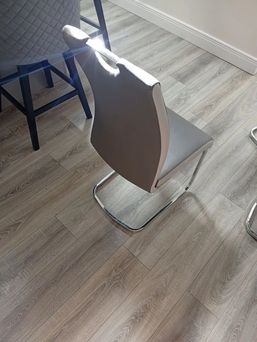 Kitchen table chairs - Image 2