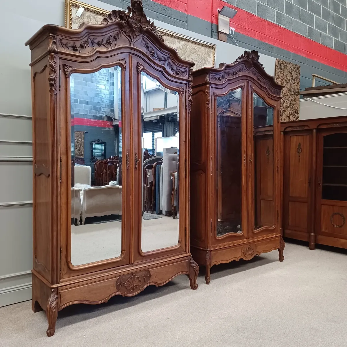 Two solid walnut antique wardrobe Loius XV - Image 2