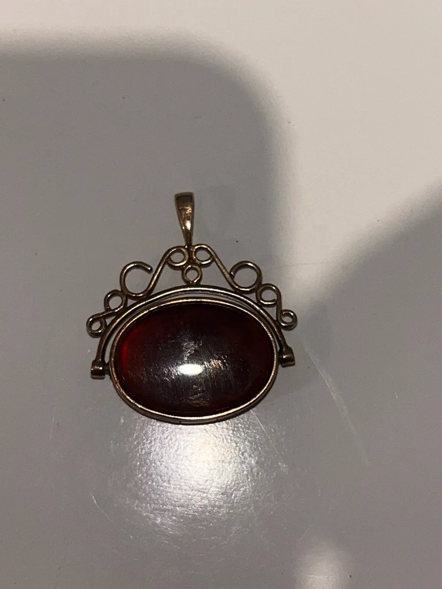 Gold pendant - Image 1