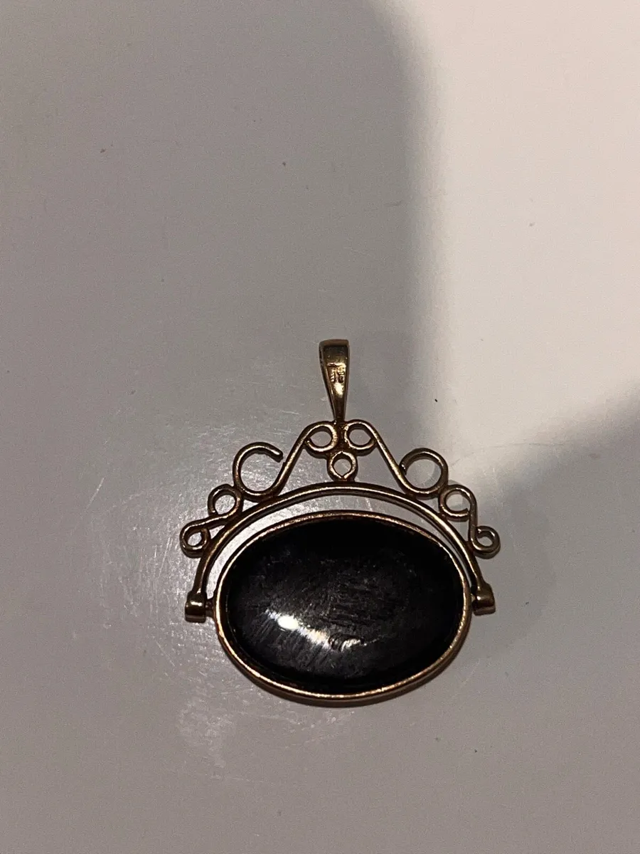 Gold pendant - Image 2