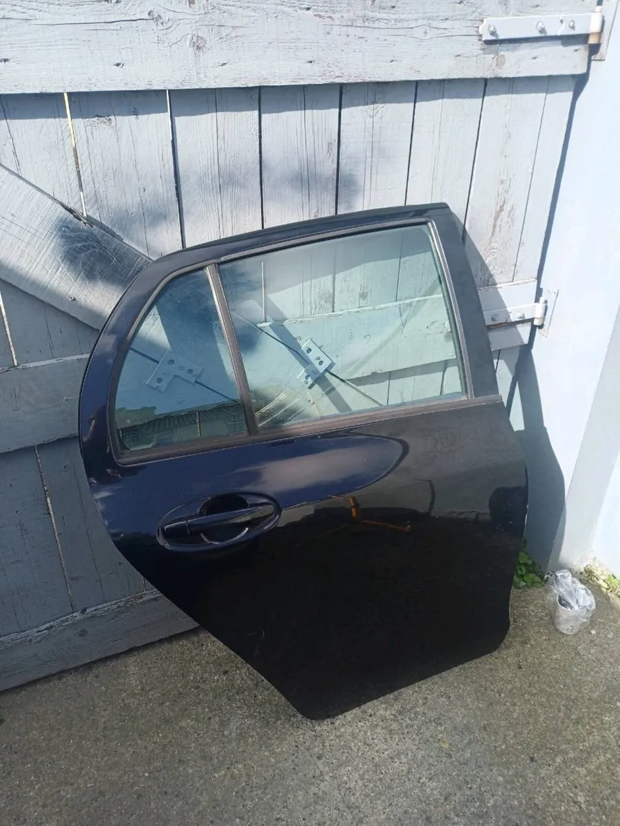 Toyota Yaris 2007 right rear  door