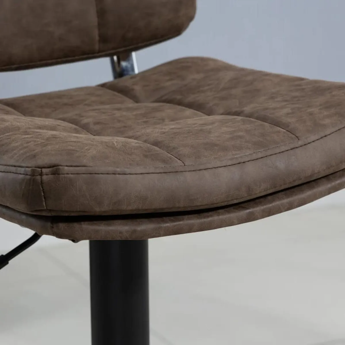 Set of 2 Button-Tufted Vintage Bar Stools - Swivel - Image 4
