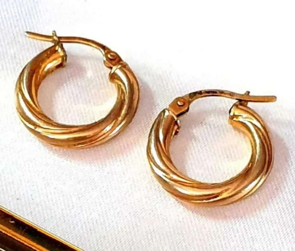 Vintage 9ct Gold Twist/Rope Earrings - Image 1