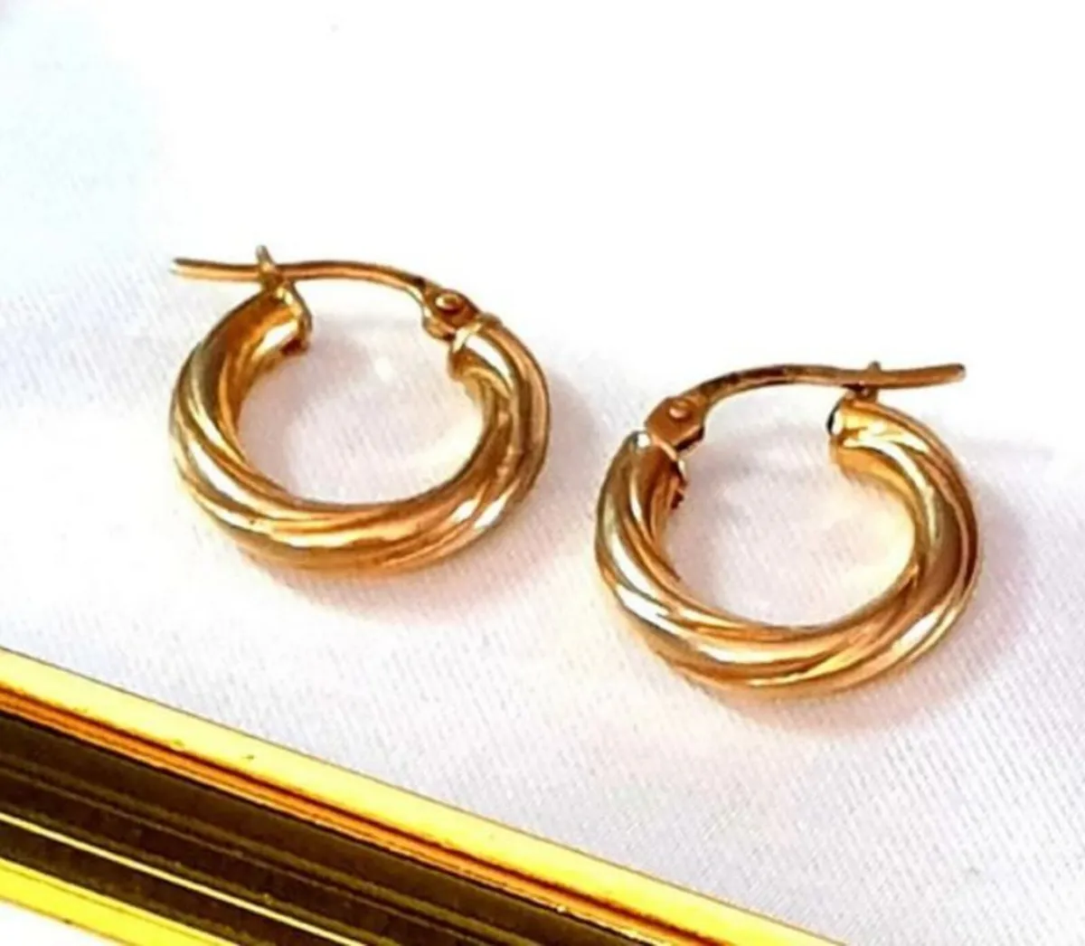 Vintage 9ct Gold Twist/Rope Earrings - Image 4