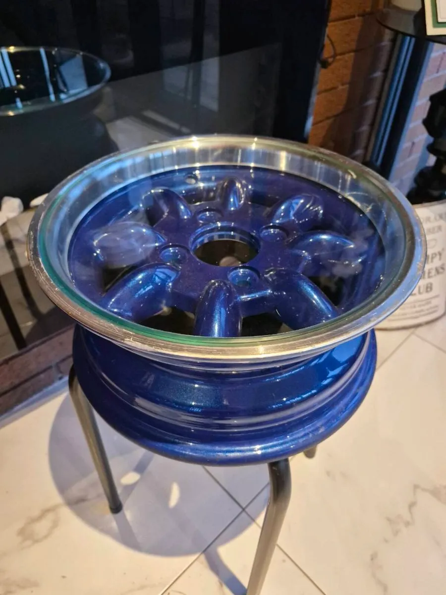 Wheel table - Image 1