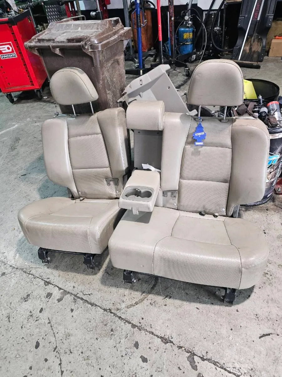 Seats / wheels - Image 1