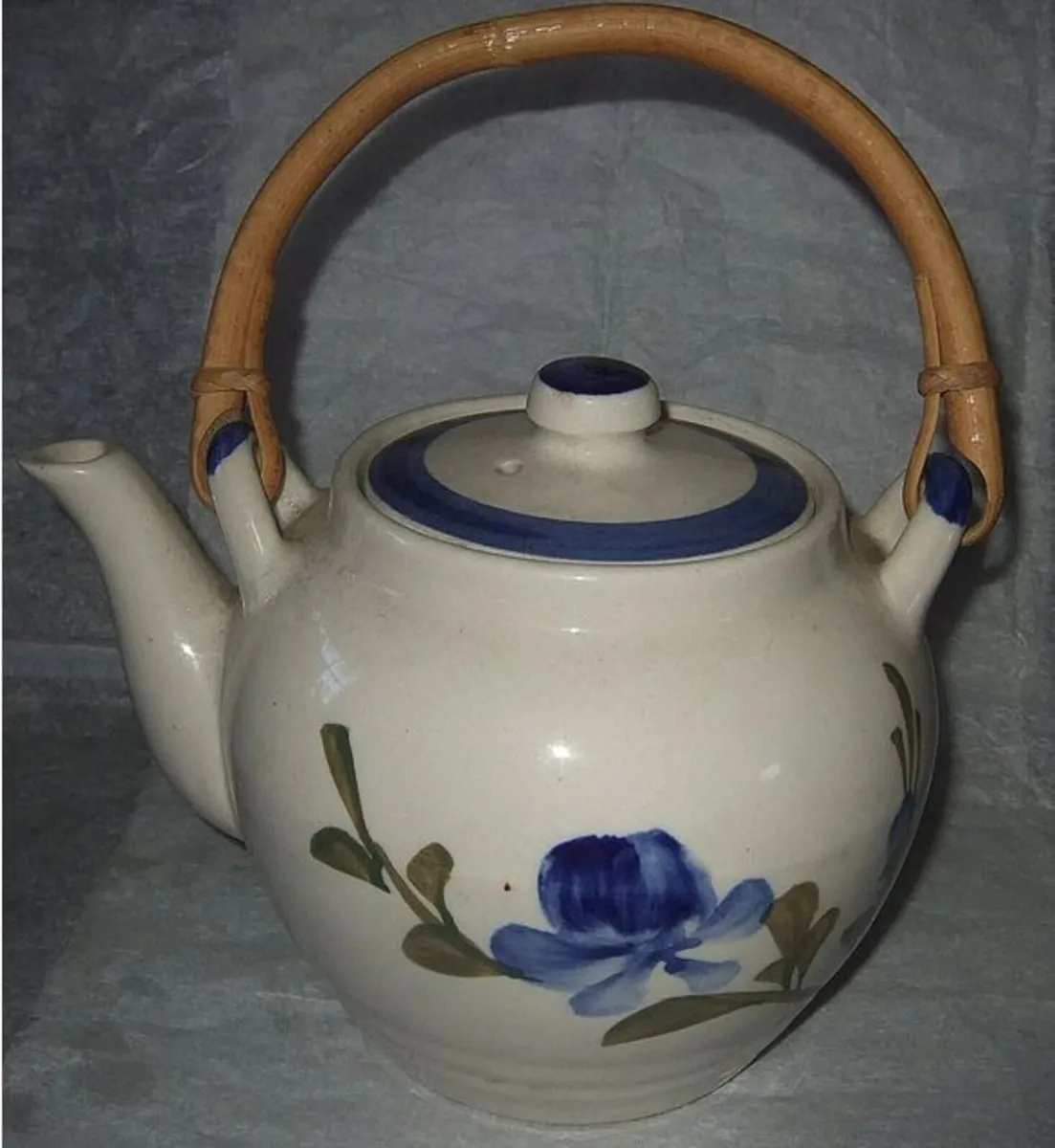 Vintage Chi Kiang Teapot with Bamboo Handle - Image 1