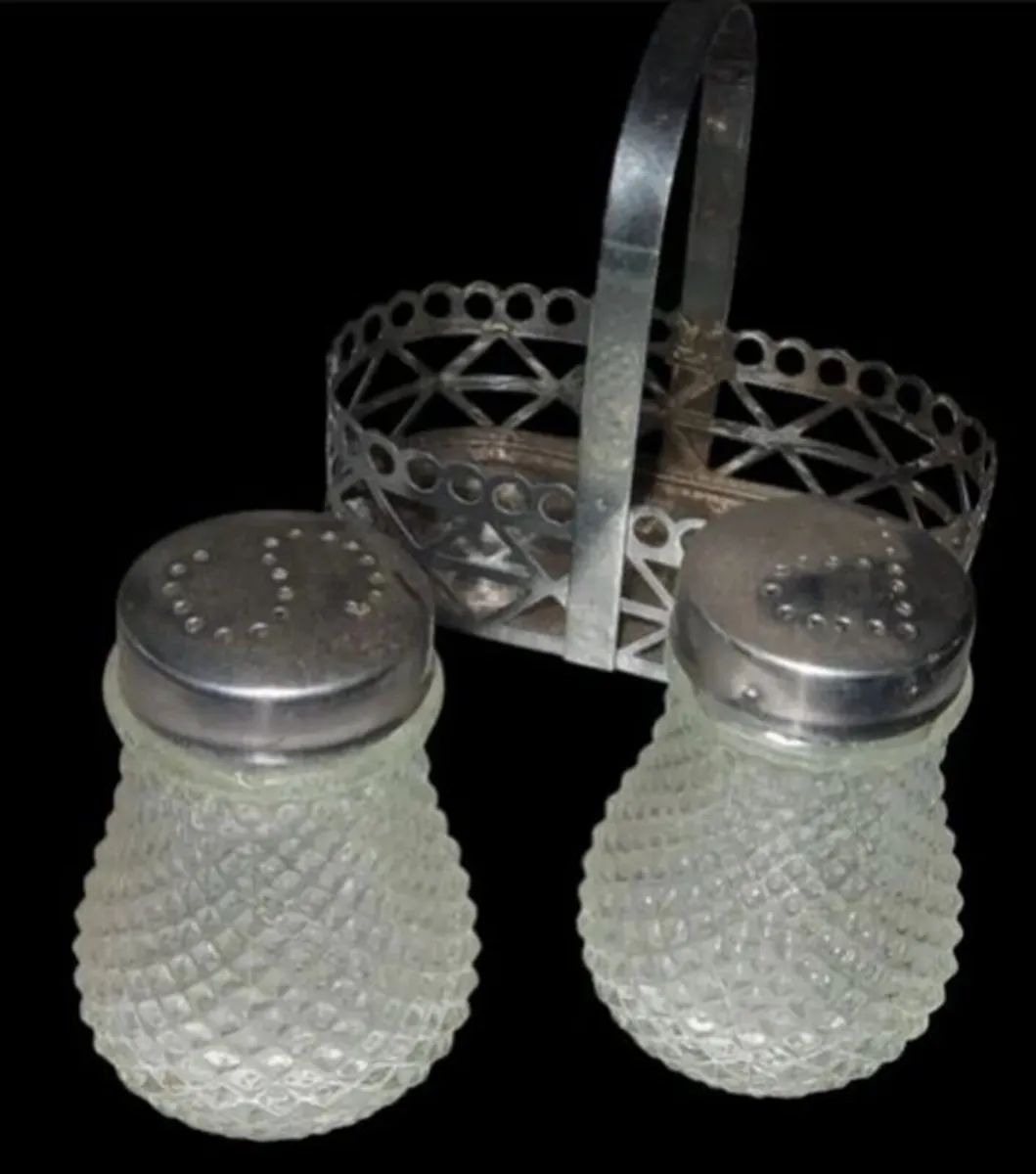 Pristine Vintage Glass Salt & Pepper Shaker Set - Image 2