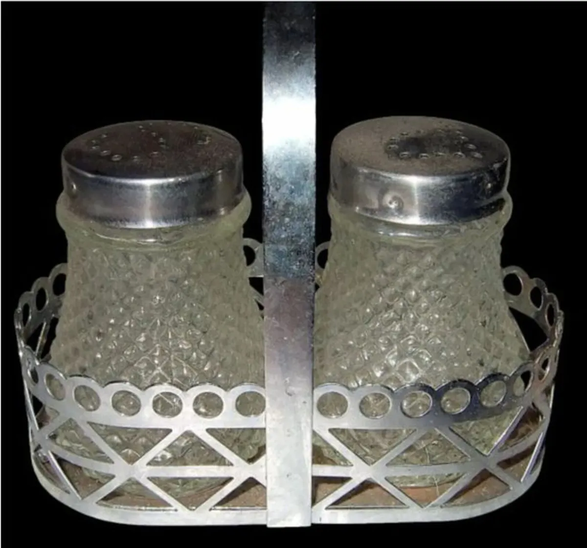 Pristine Vintage Glass Salt & Pepper Shaker Set - Image 3