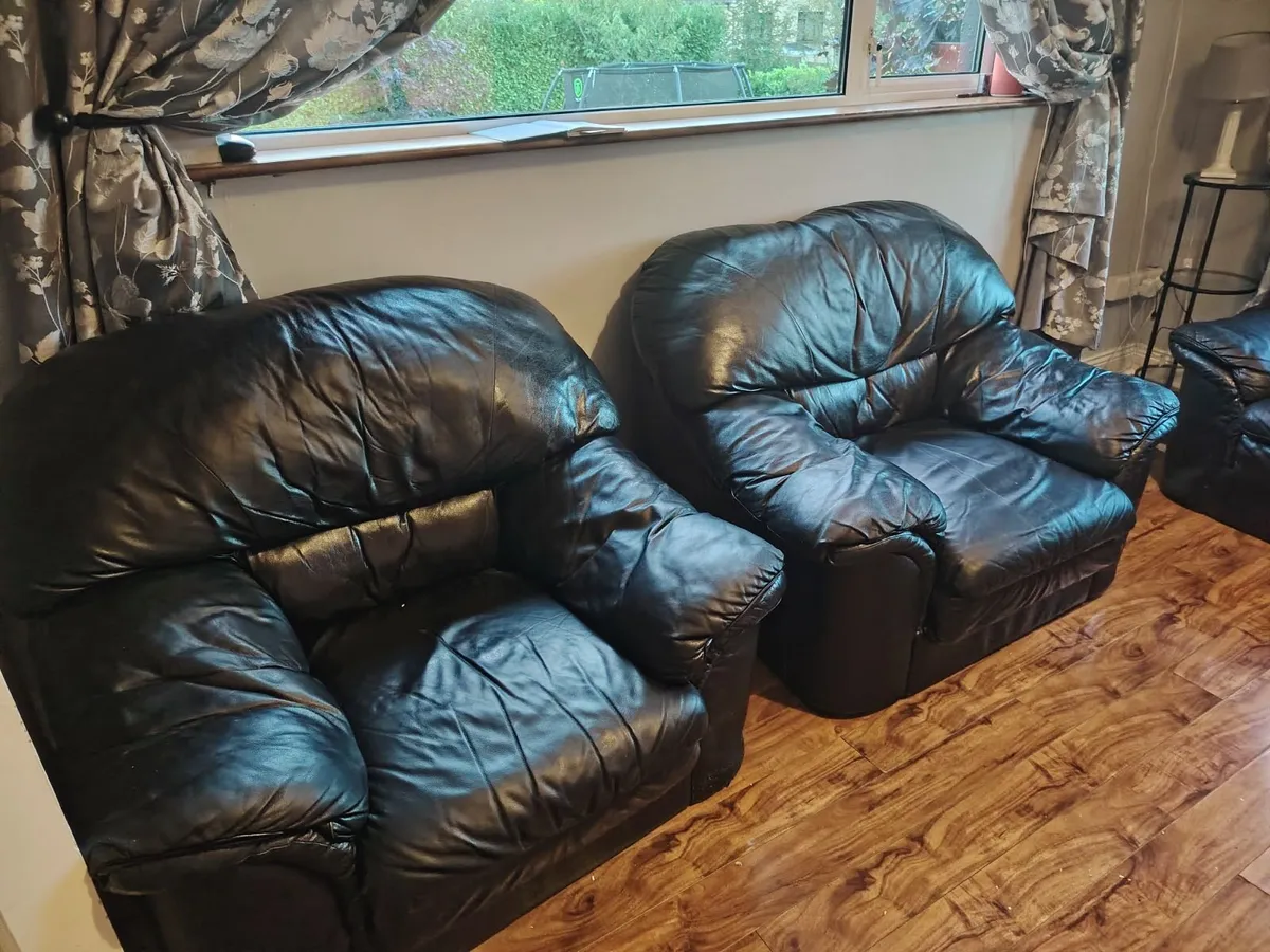 Couch and chairs - Image 3