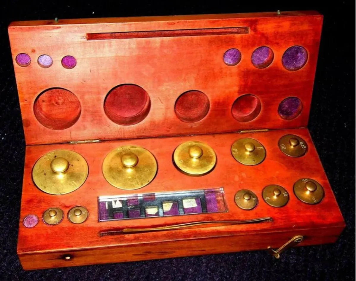 Vintage Brass Apothecary Weight Set in Fitted Wood - Image 2