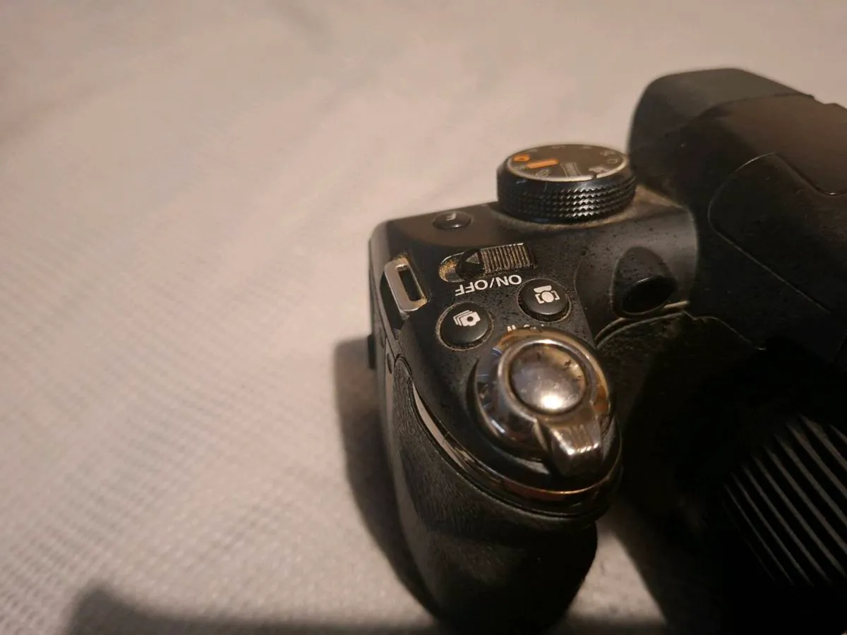 Fujifilm S4000 Black 14MP Digital Camera 4GB SD - Image 3