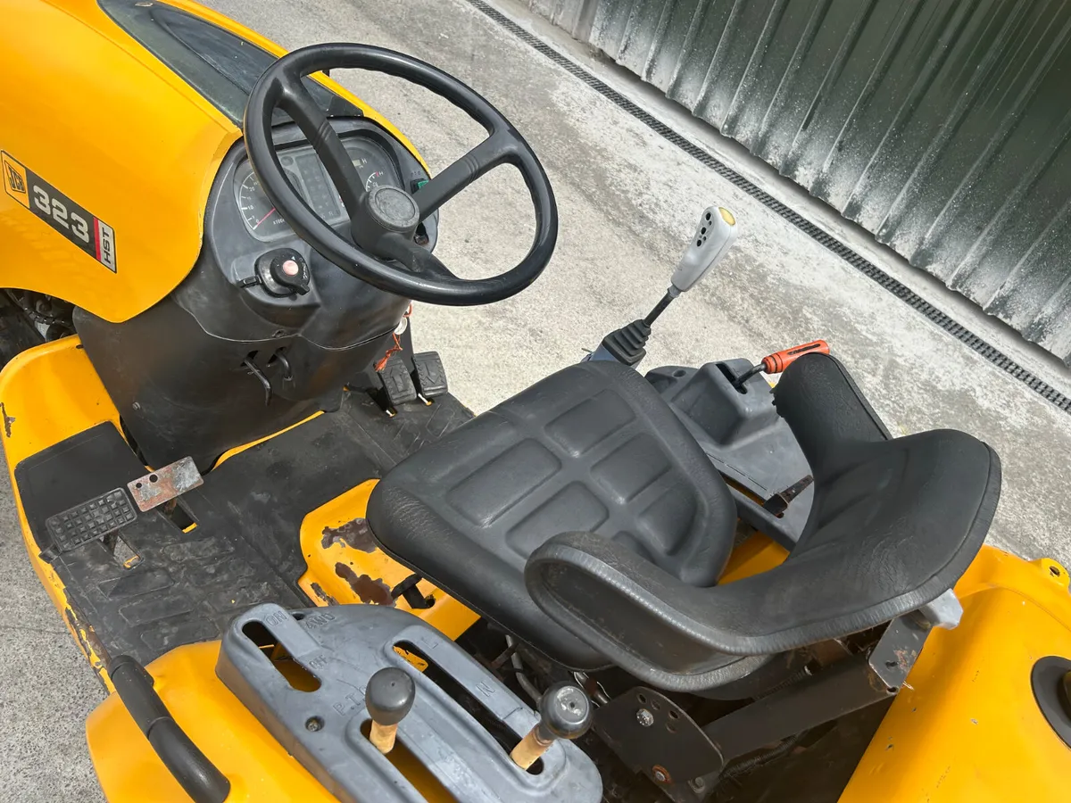 JCB 323 Compact Tractor - Image 2