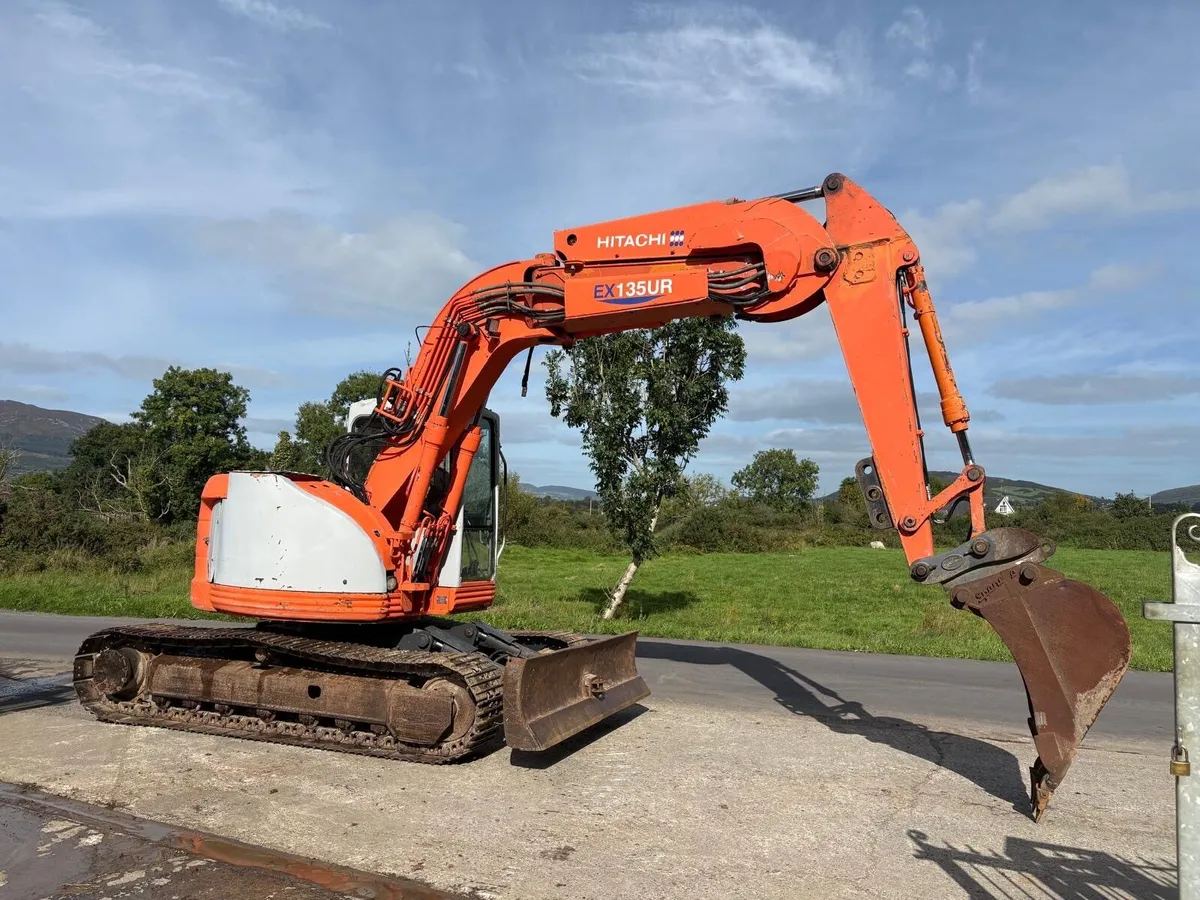 Hitachi EX135 - Image 2
