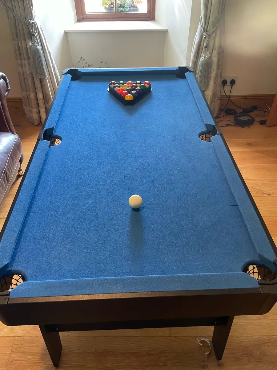 Pool table - Image 1