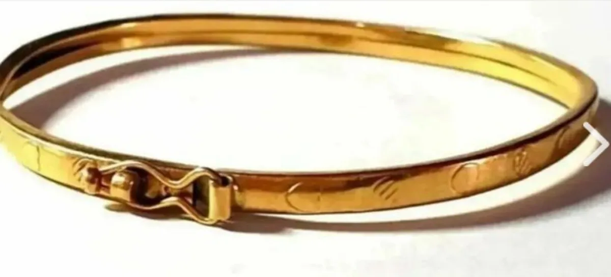 Vintage 9ct Gold Childs Patterned Bangle - Image 1