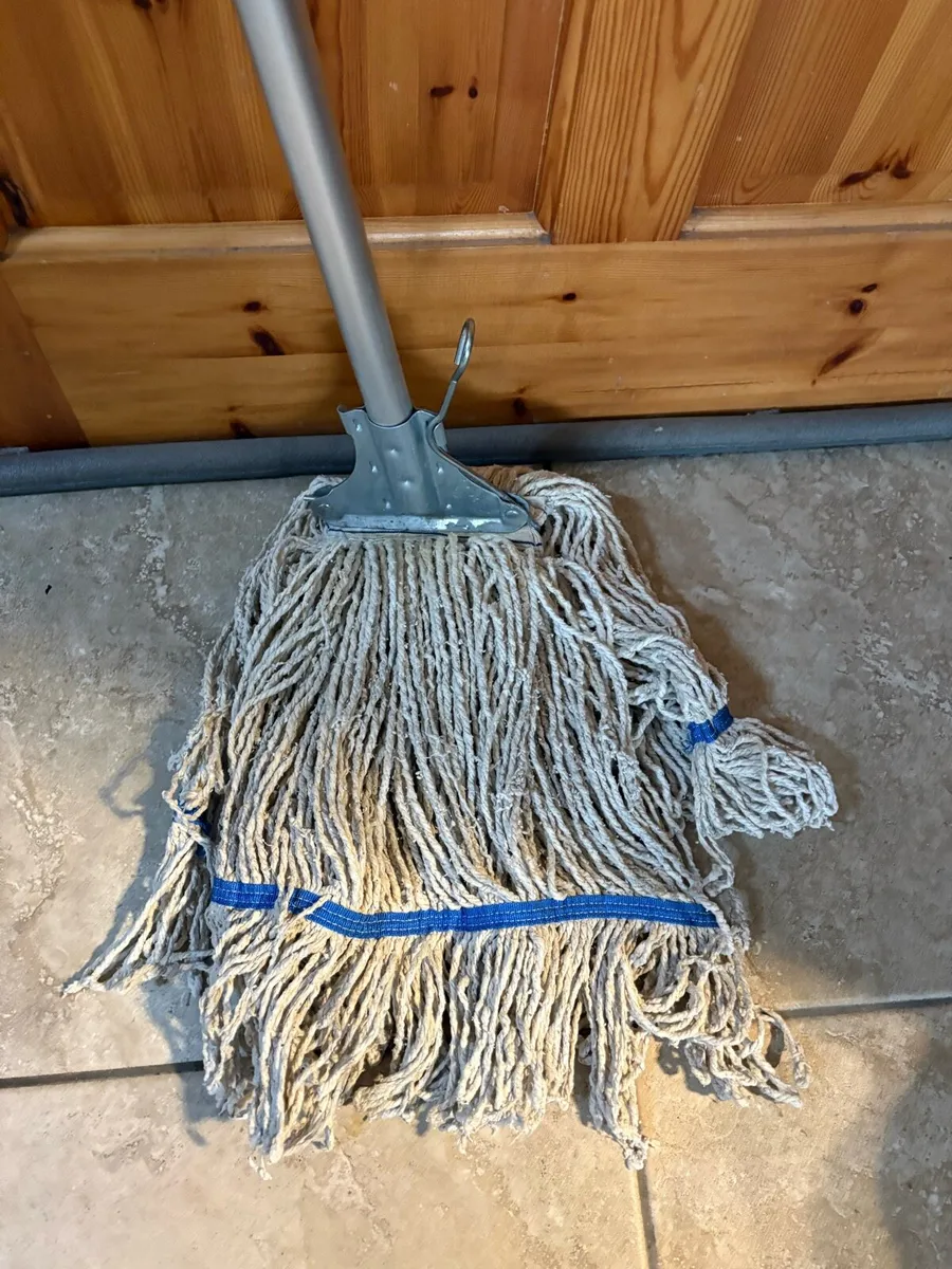 SYR heavy duty mop and bucket - Image 3