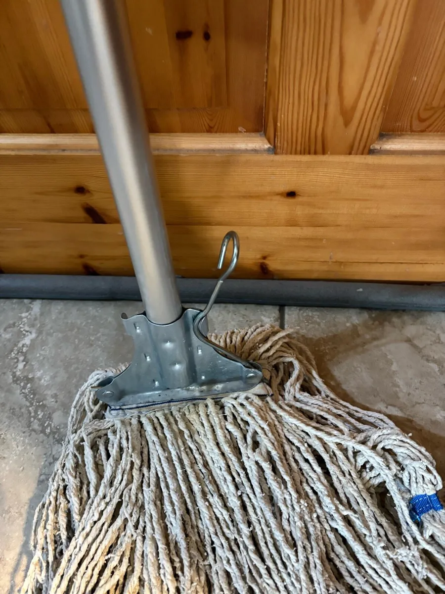 SYR heavy duty mop and bucket - Image 2