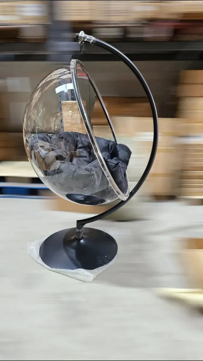 Acrylic round chair new with cushion - Image 3