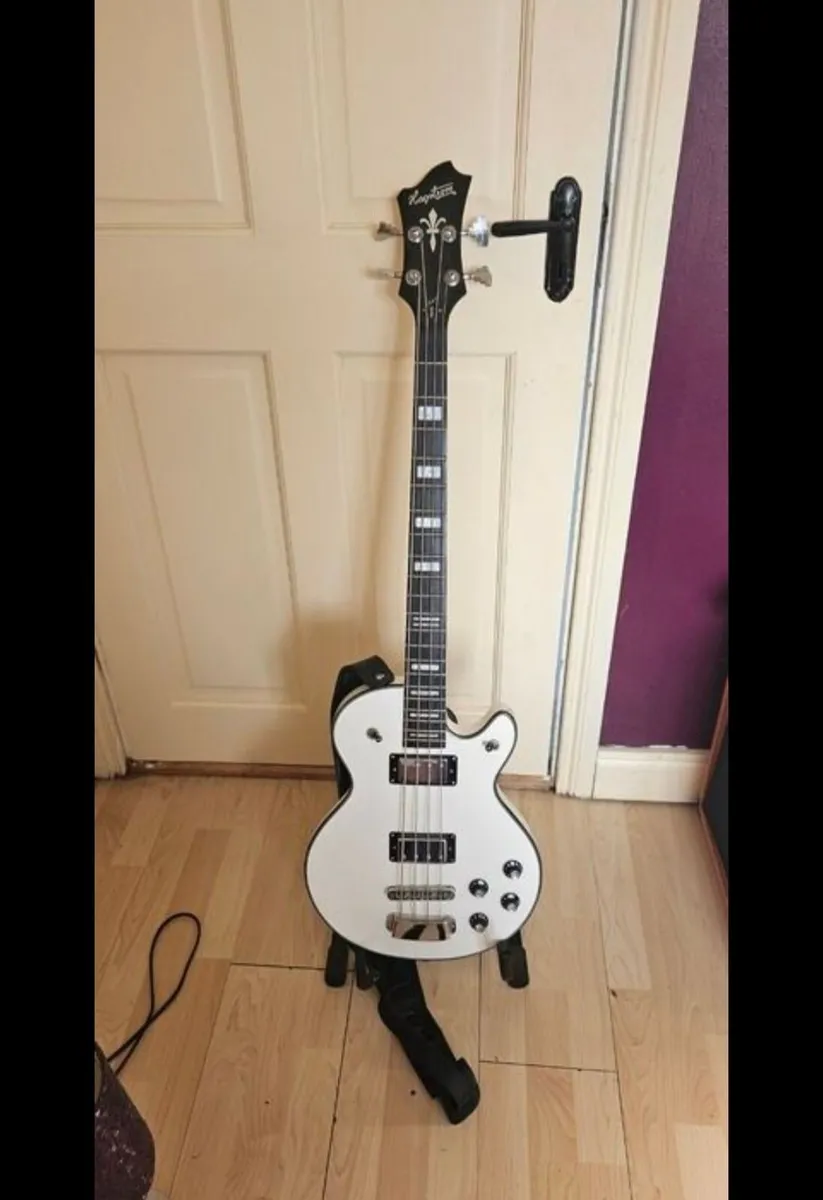 Hagstom Swede White Short Scale Bass - Image 3