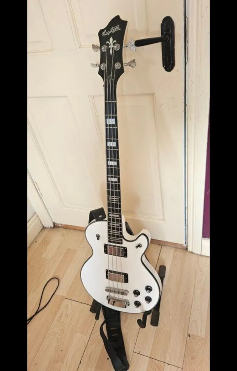 Hagstom Swede White Short Scale Bass - Image 4