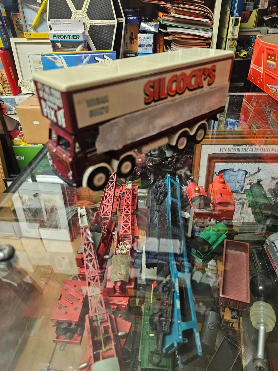 Corgi Circus Fair Ground Showmans Range Truck - Image 3