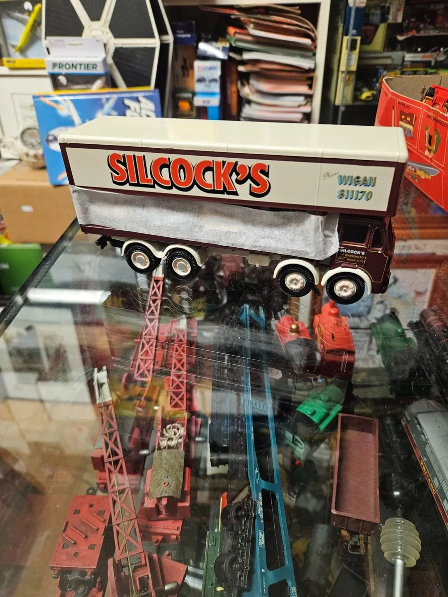 Corgi Circus Fair Ground Showmans Range Truck - Image 2