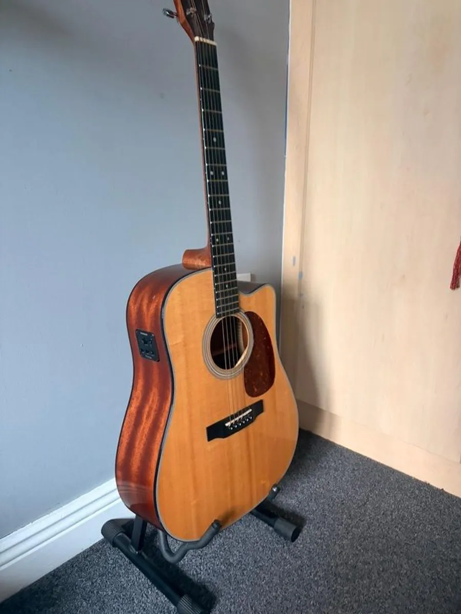 Guitar - Image 4